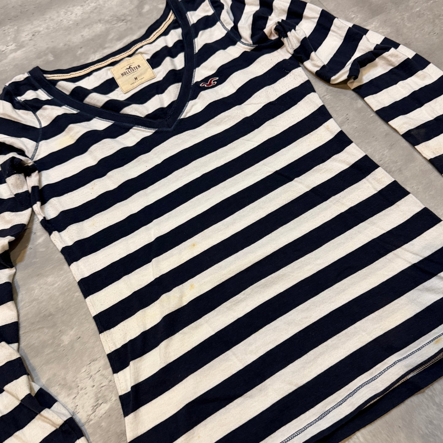 (M) ladies hollister navy striped n-neck long sleeve