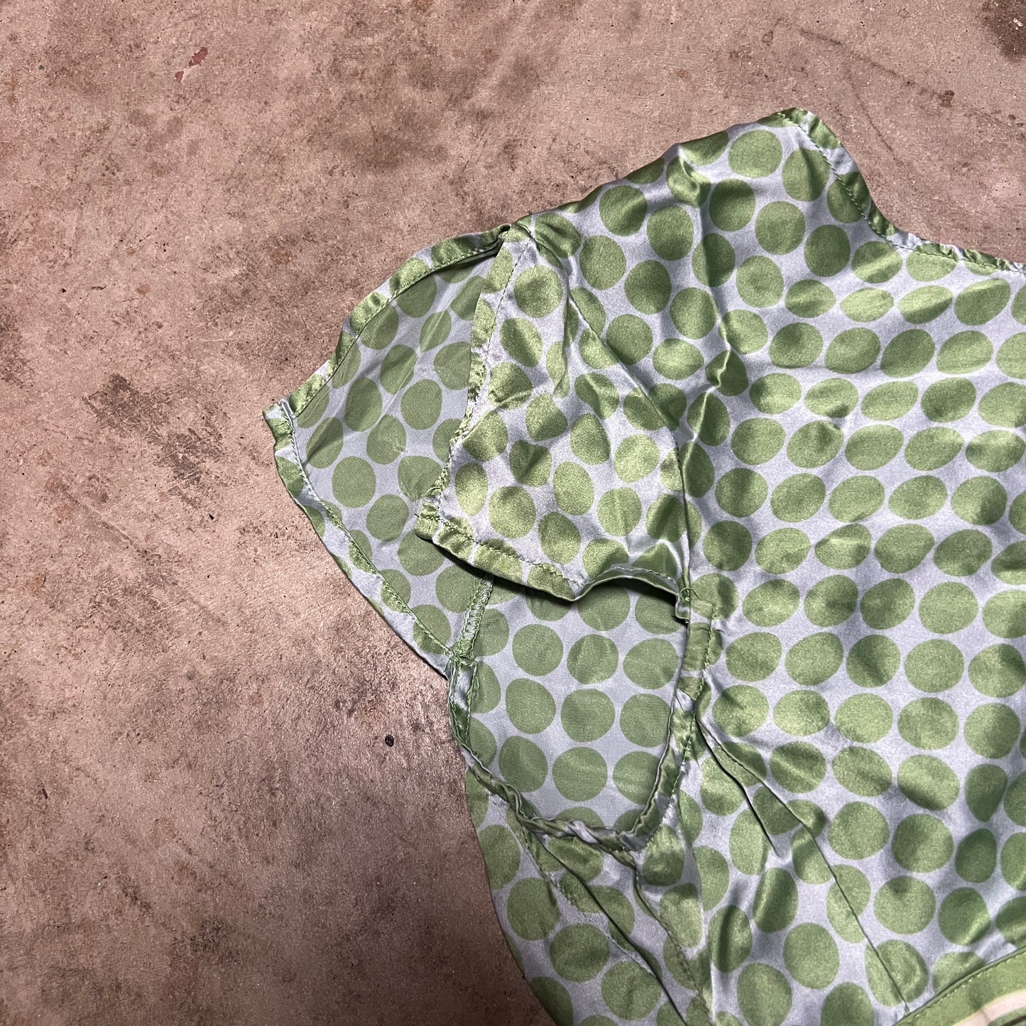 (M) old navy perfect fit silk top