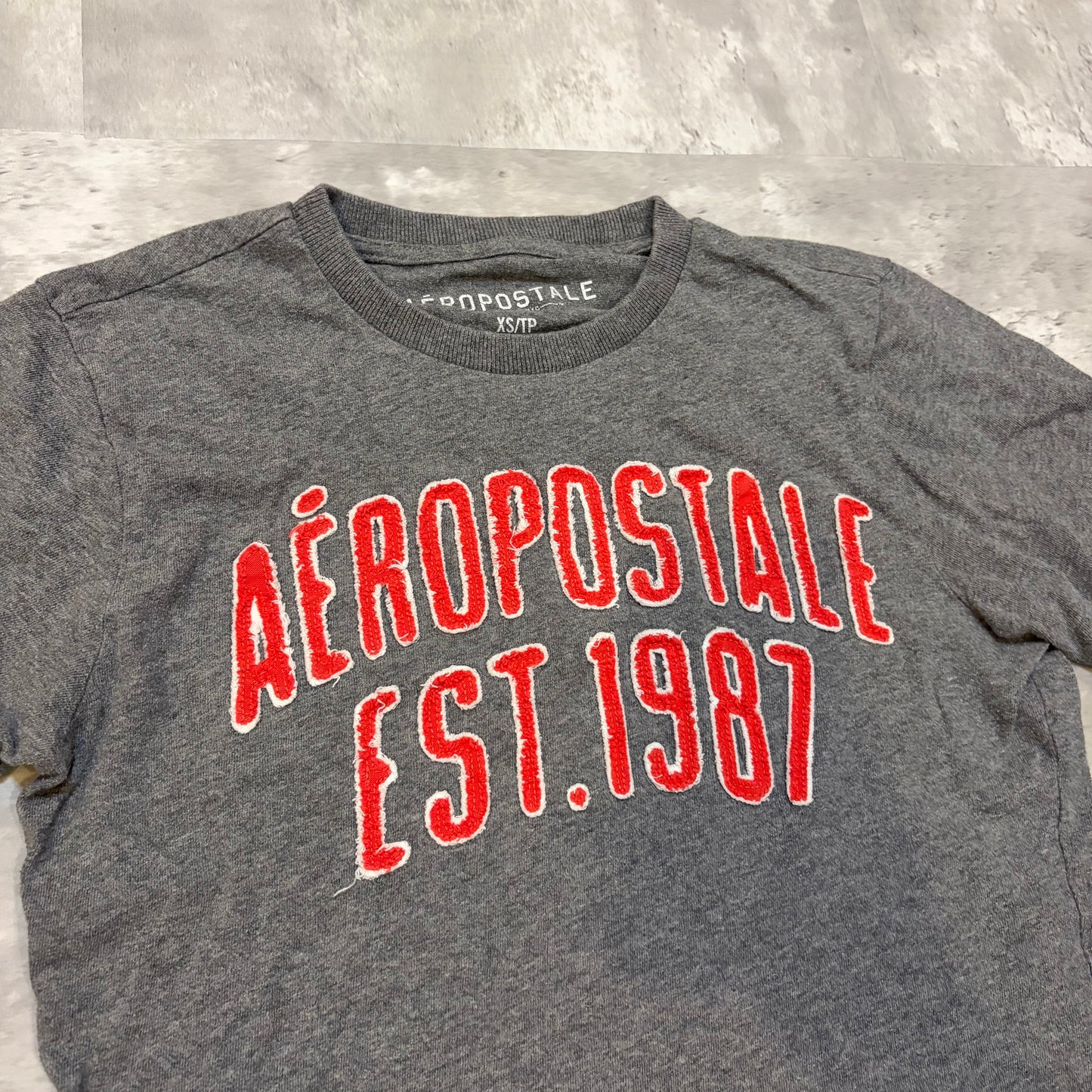 (XS) Aeropostale grey & coral logo tee