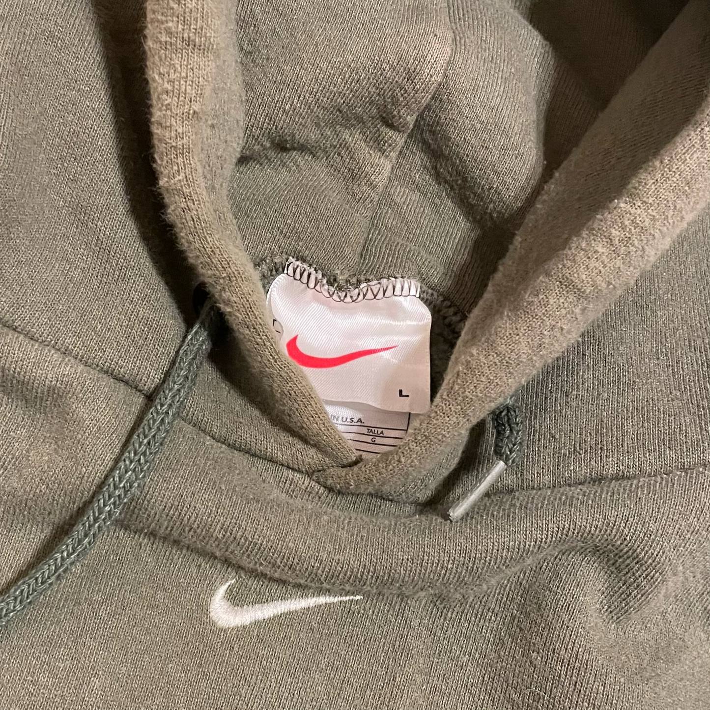 (L) Nike center swoosh hoodie