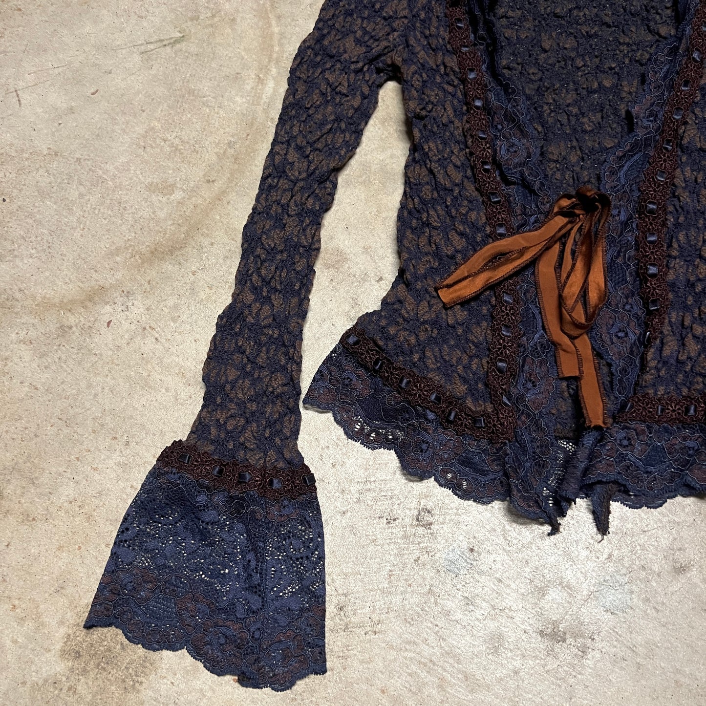 (M) Ann Ferriday cardigan top