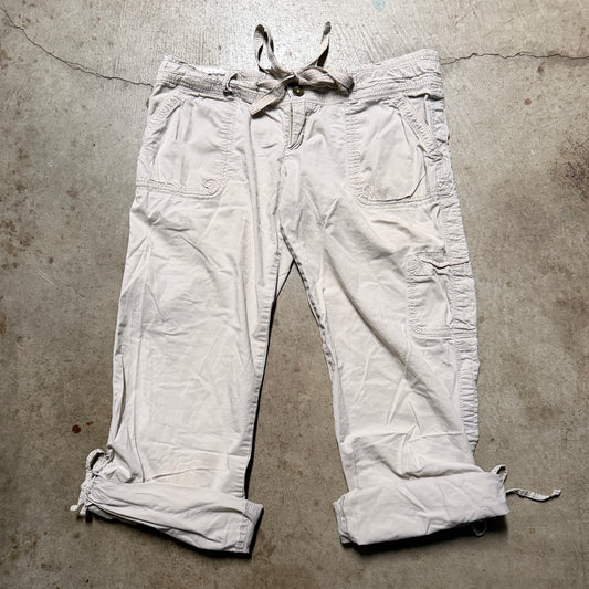 (4) ladies Abercrombie & fitch cargo adjustable capri pants