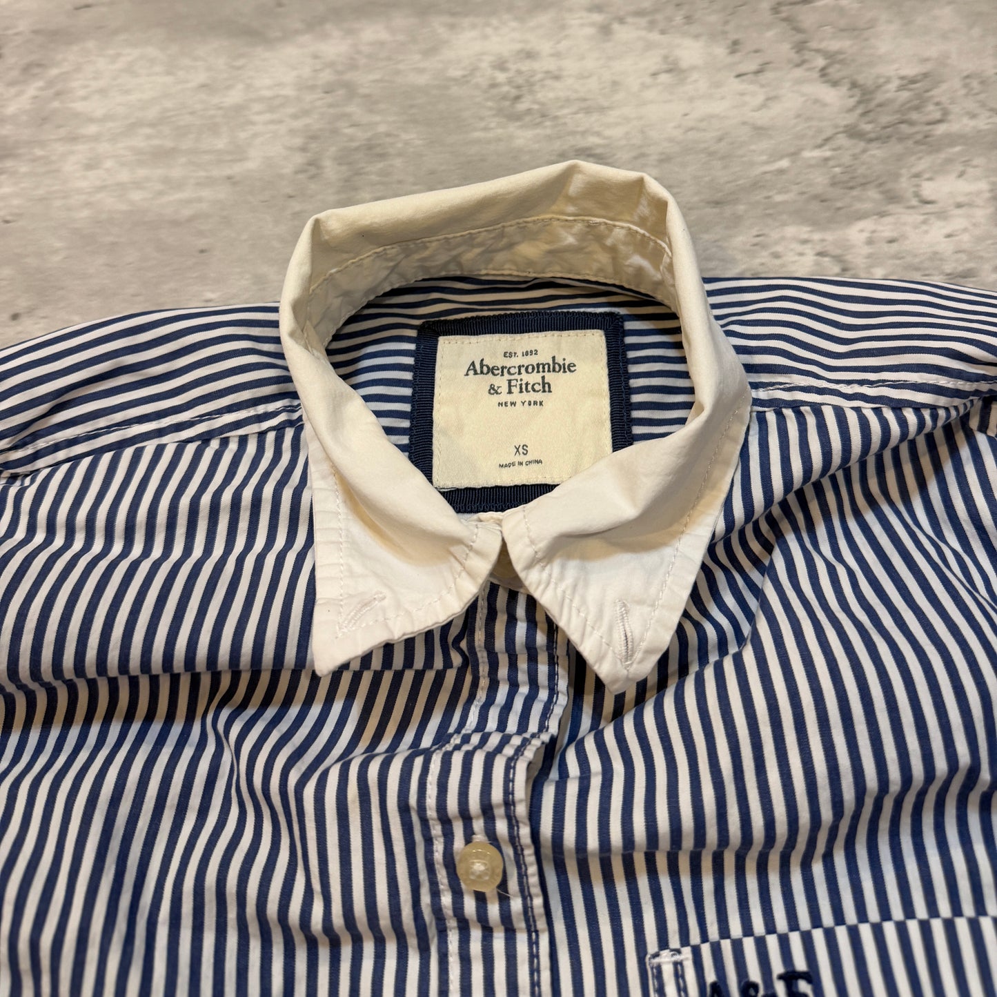 (XS) ladies Abercrombie & fitch striped button up