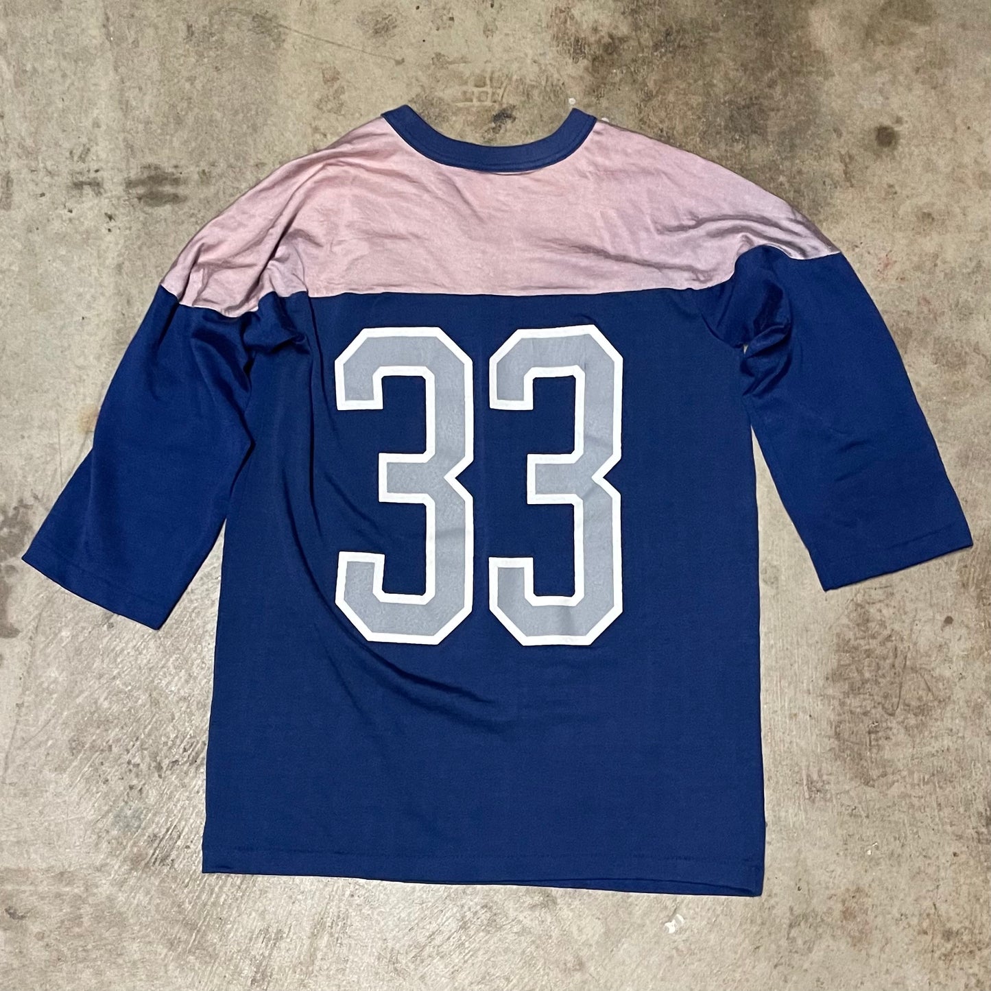(S) Vintage 33 baseball tee