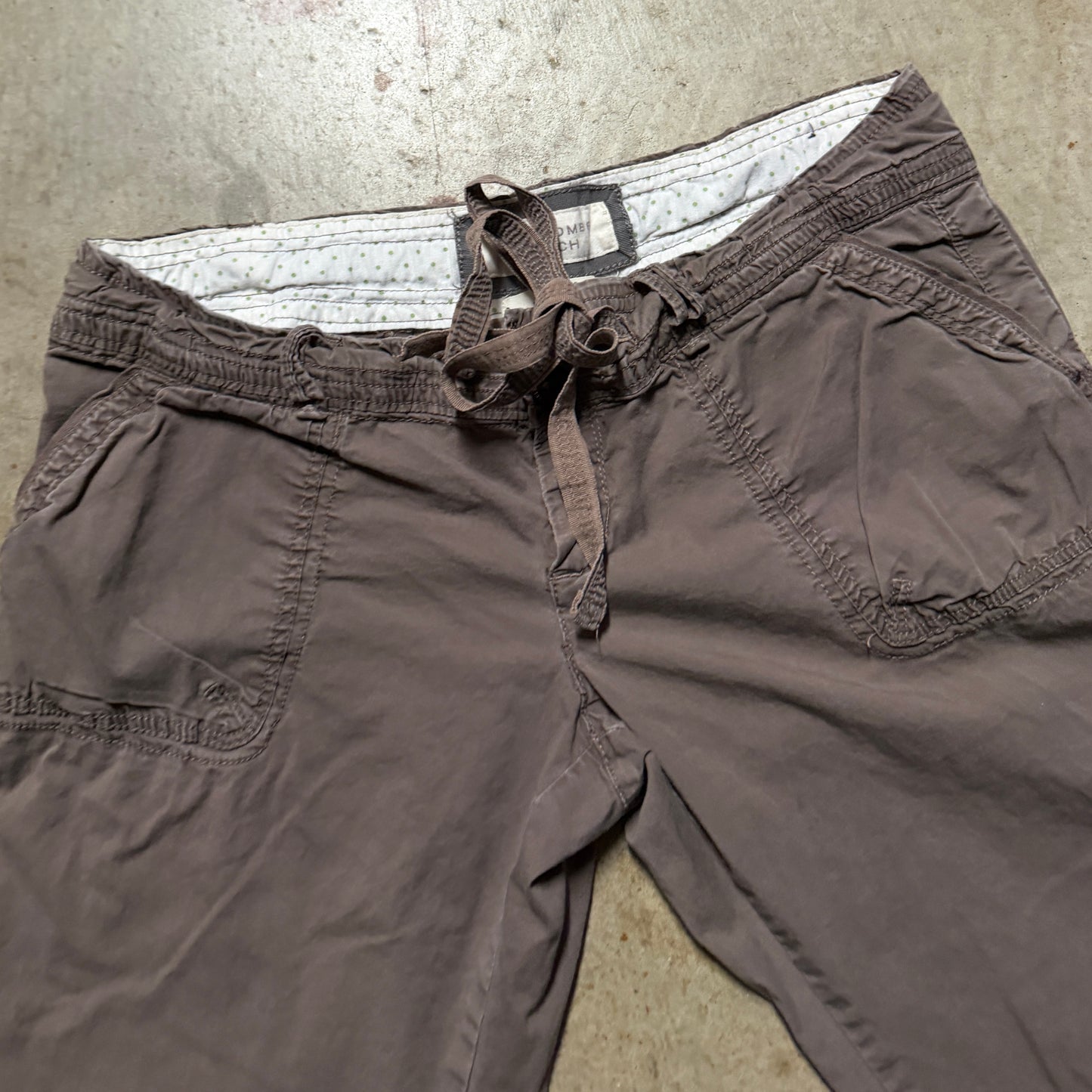 (2) ladies Abercrombie & fitch cargo adjustable capri pants