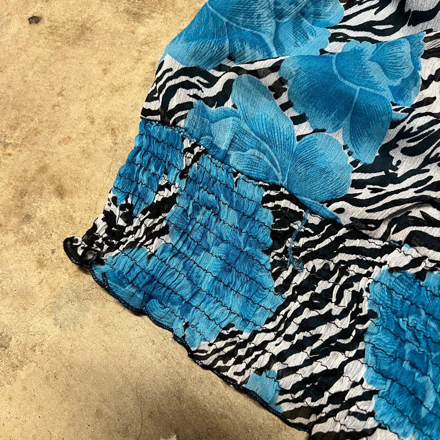 (L) dizzy lizzy sheer zebra floral top