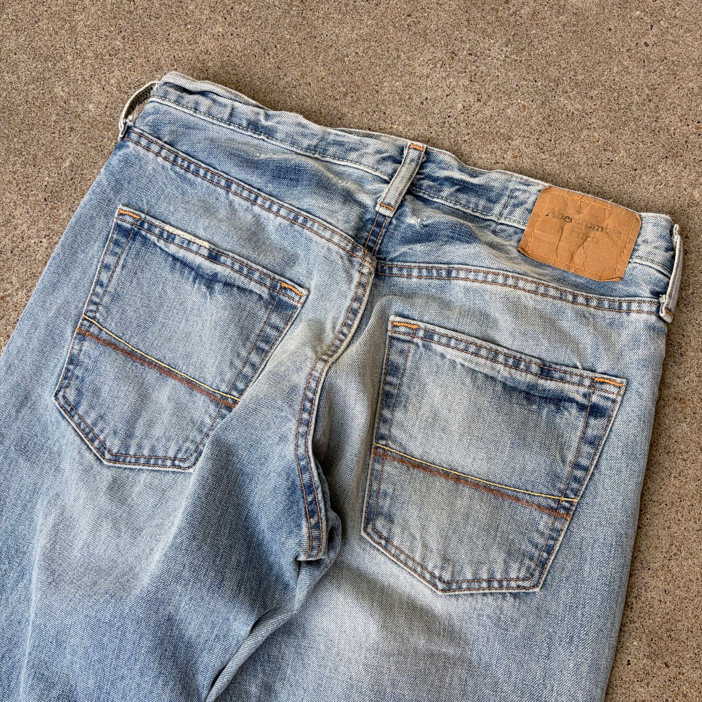 (30) Abercrombie & fitch low rise boot jeans