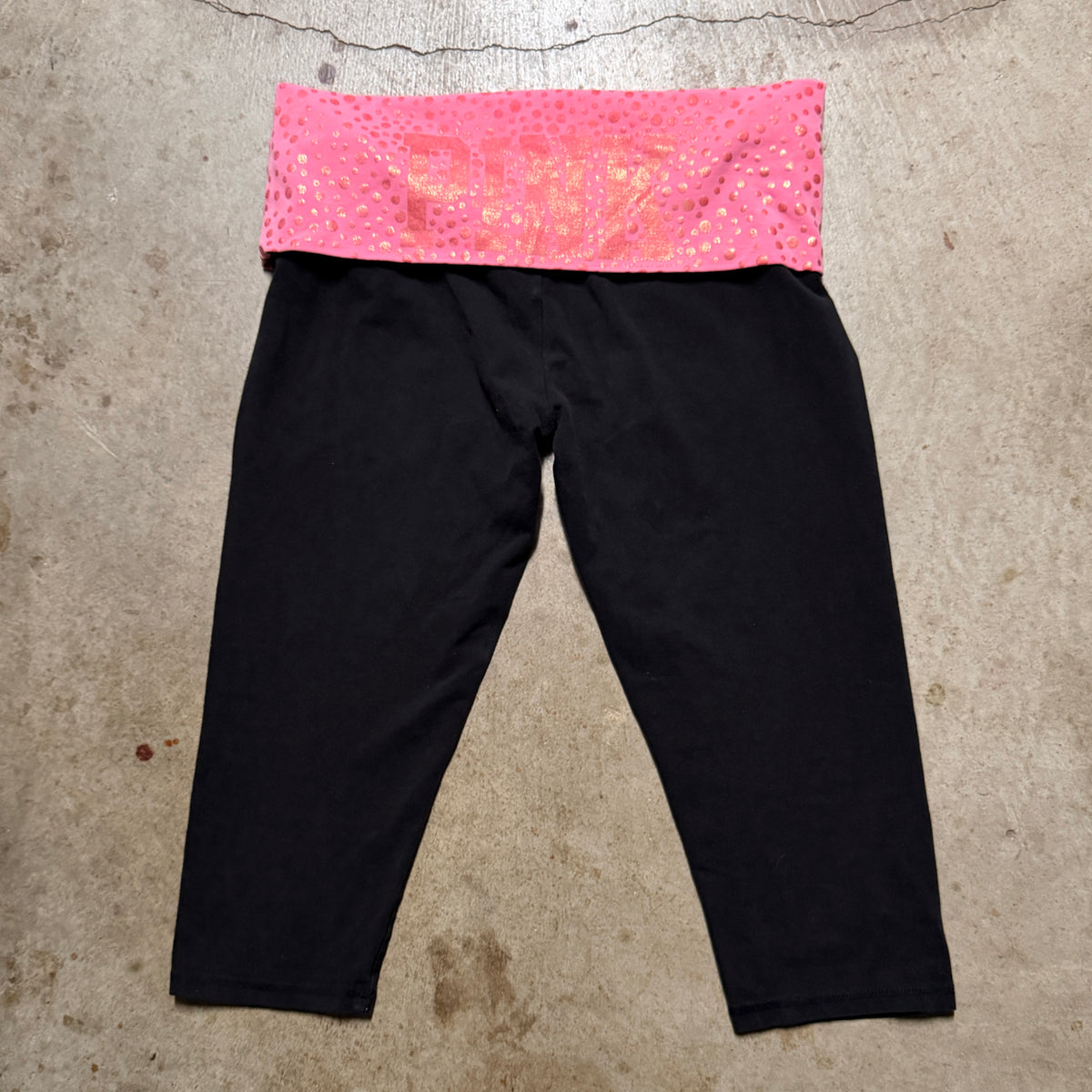 (M) ladies Victoria’s Secret polka dot capri fold over leggings
