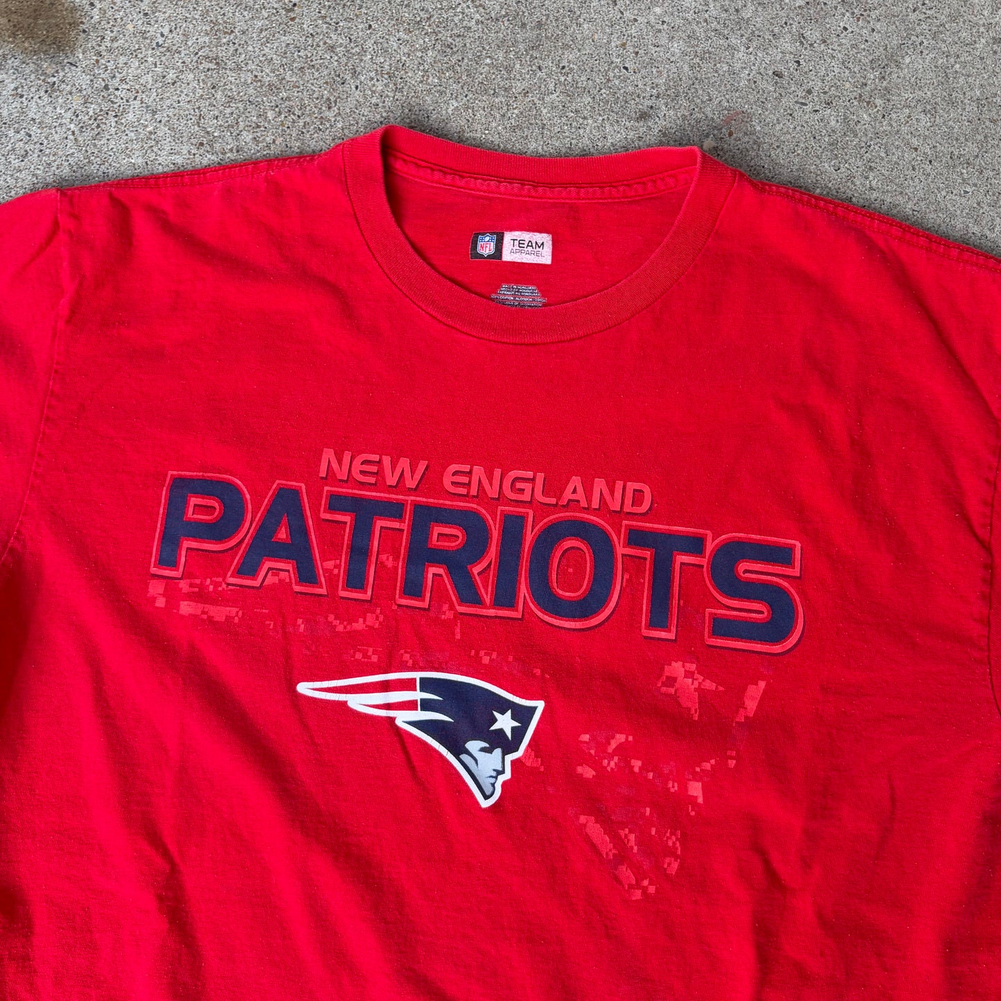 (L) New England Patriots tee