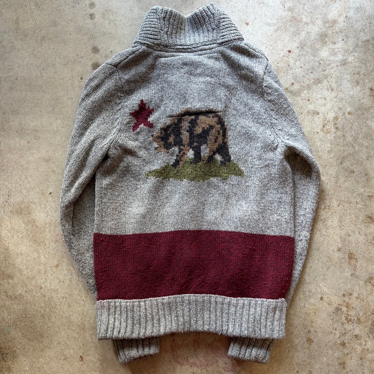 (M) Hollister cali bear sweater jacket