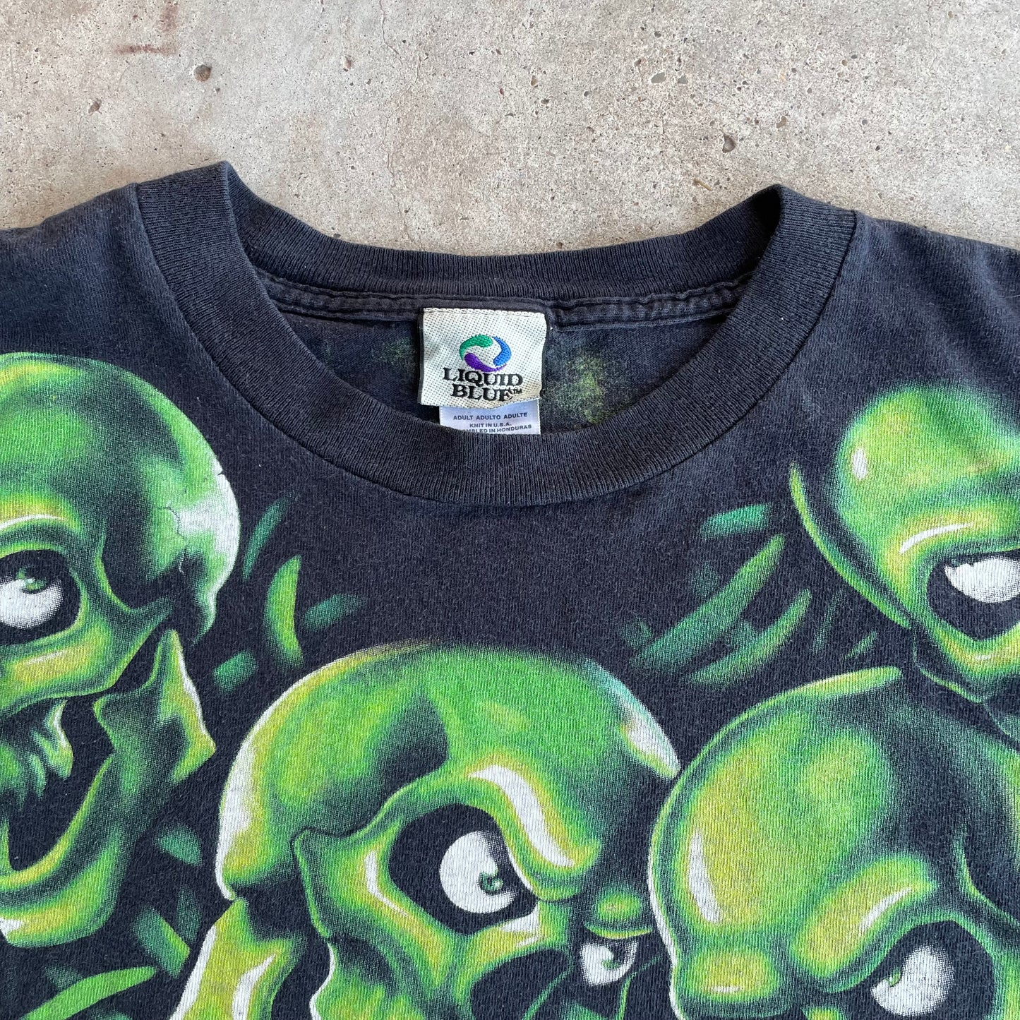 (2XL) 2001 Skulls liquid blue (glows in the dark) tee