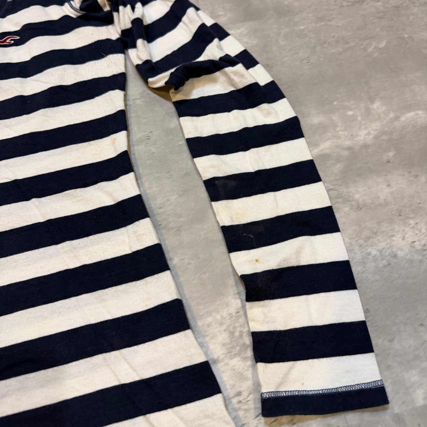 (M) ladies hollister navy striped n-neck long sleeve