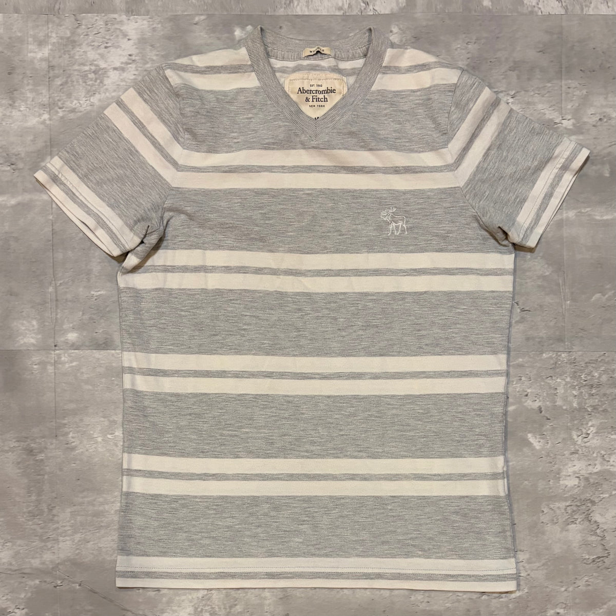 (M) Abercrombie & fitch striped muscle v-neck