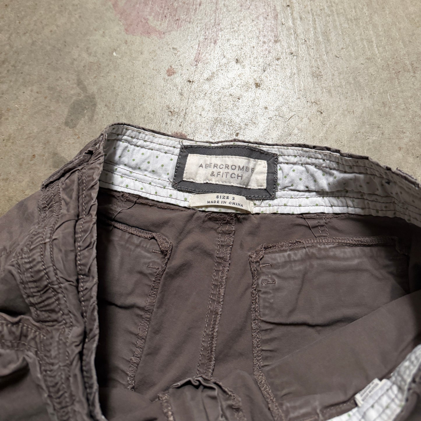 (2) ladies Abercrombie & fitch cargo adjustable capri pants