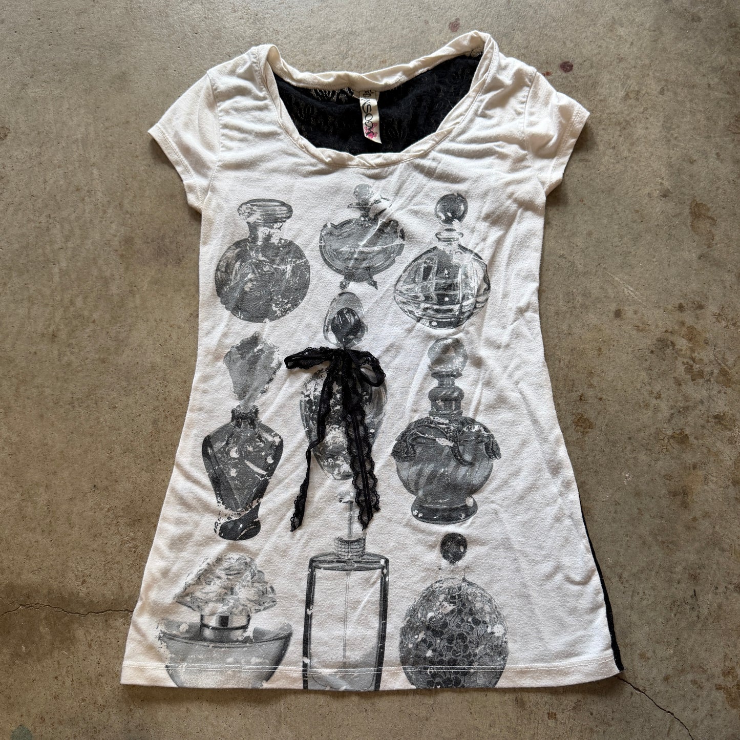 (S) ransom perfume bottle lace back tee